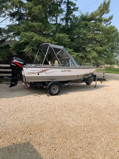 135 HP Mercury optimax 270 hours Trolling motor Fish finder Bimini cover Boat cover