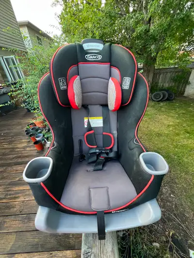 Graco Extend2Fit 2-in-1 Convertible Car Seat, View more