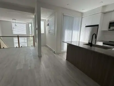 1 bedroom + den + flex 2 level condo 1.5 bath washer /dryer 2 parking stalls included private front...