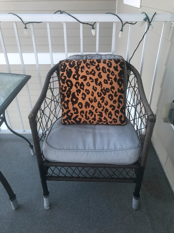 Glass Topped Patio table and Chair Set in Other Tables in Calgary - Image 2