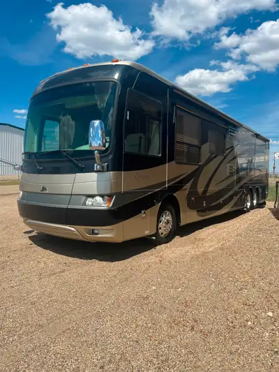 2007 Beaver Contessa 42ft Bayshore, One owner no pets luxurious motor coach powered by a 400hp Cat e...