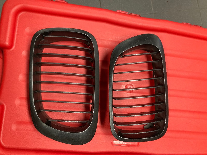 20012006 BMW E46 M3 black kidney s and side grills Pièces de