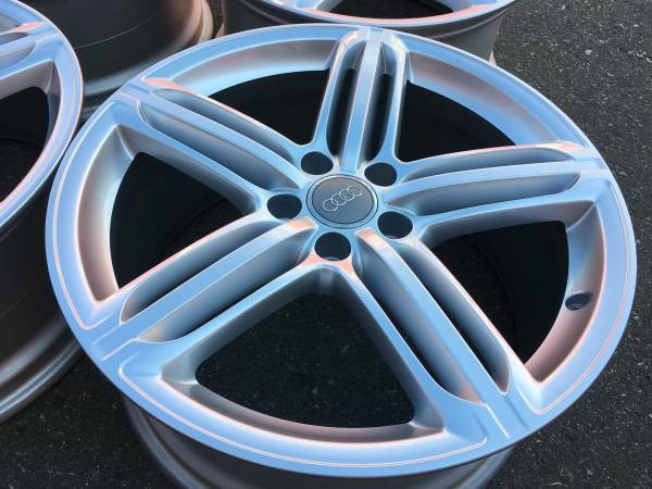 Set of Genuine Factory Audi A4 S4 19" S-Line rims in showrm cond in Tires & Rims in Delta/Surrey/Langley - Image 4