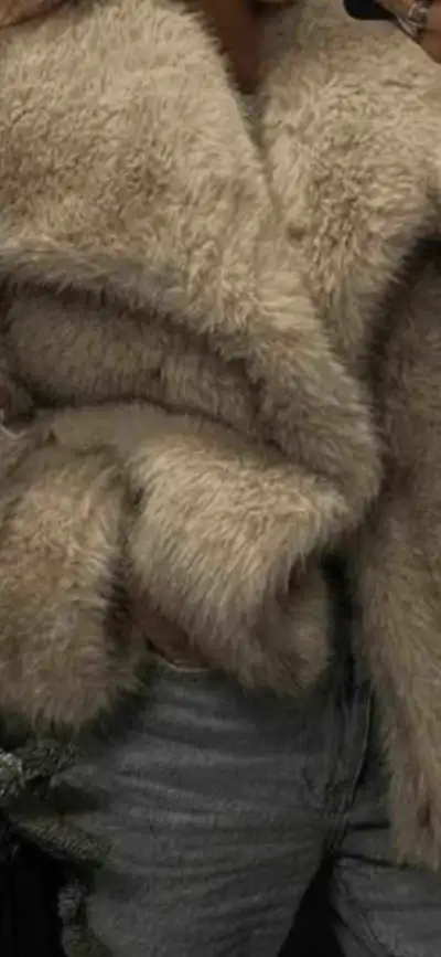 Manteau 60$ fausse fourrure taille médium , View more