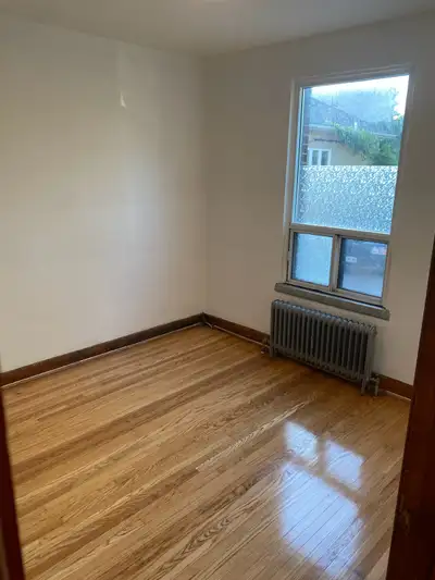 one bedroom apartment available for August 1