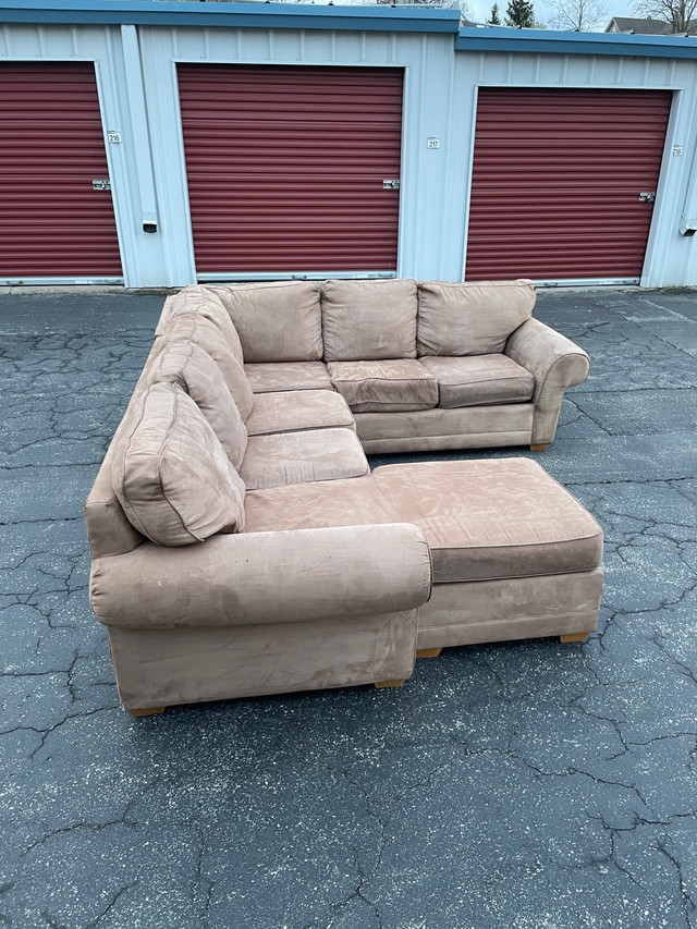 5-6 Person Sectional Couch in Couches & Futons in London