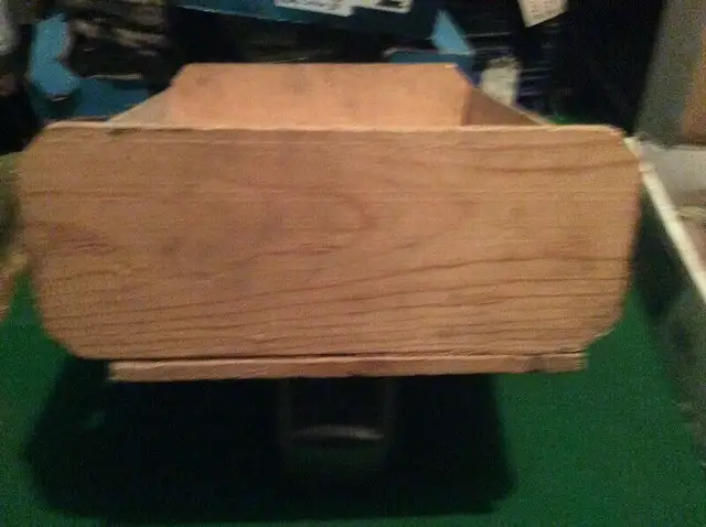 Wood Grape Crate  “M & V” Jasmine Vineyards (USED) in Arts & Collectibles in Mississauga / Peel Region - Image 3