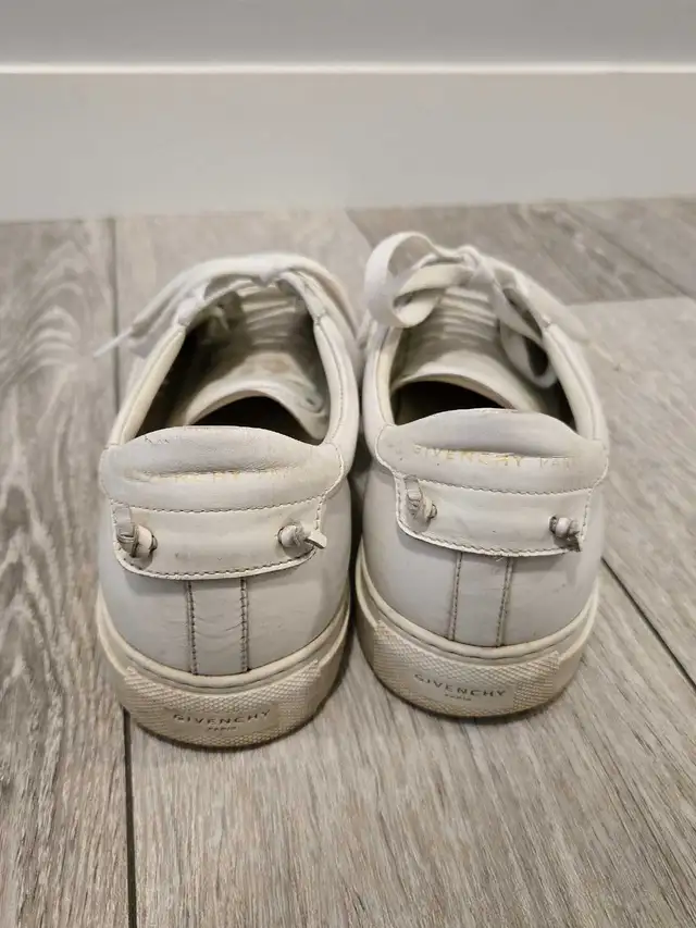 Men's White Givenchy Sneakers, SIZE 41 in Men's Shoes in Edmonton - Image 3