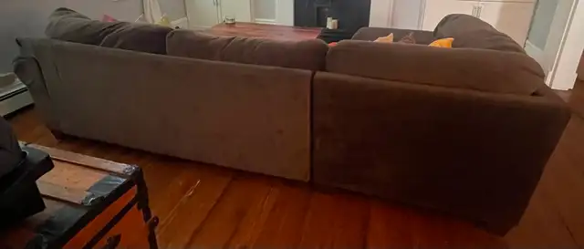 Large Brown fabric sectional Couch in Couches & Futons in City of Halifax - Image 5