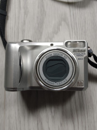 Nikon Coolpix 4800 4MP Digital Camera with 8.3X Optical Zoom