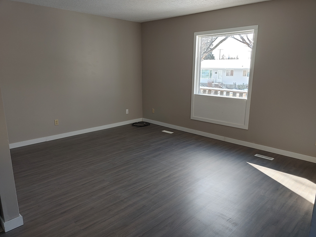 2 Bedroom, 1 Full Bath, Main Floor Rental - 357 Toronto Street in Long Term Rentals in Regina - Image 4