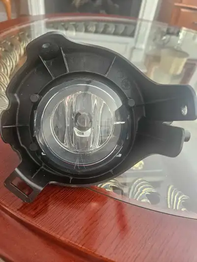 I'm selling a new Suzuki Fog Lamp Assembly, part number 35510-82Z10 RH. This is a brand-new, genuine...