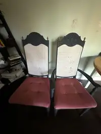 Table and chairs for sale!