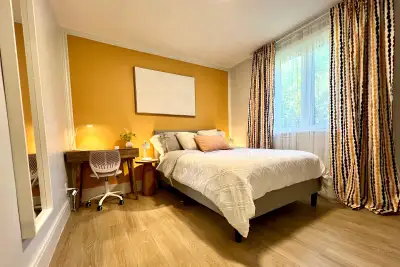 PLEASE NOTE: Single occupancy only, no couples, no pets. Furnished Room for Rent – Toronto (401/400,...