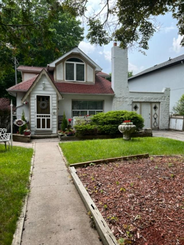 PRIVATE SALE - 302 Blantyre Avenue in Houses for Sale in City of Toronto