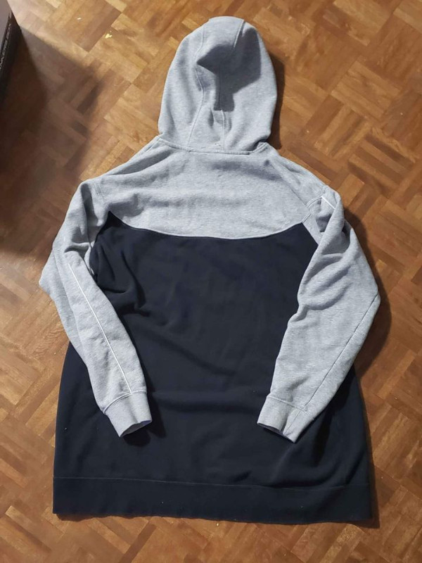 Nike Black & Gray Hooded Sweatshirt Dress or Jacket long sleeve dans Femmes - Hauts et vêtements d'extérieur  à Longueuil/Rive Sud - Image 4