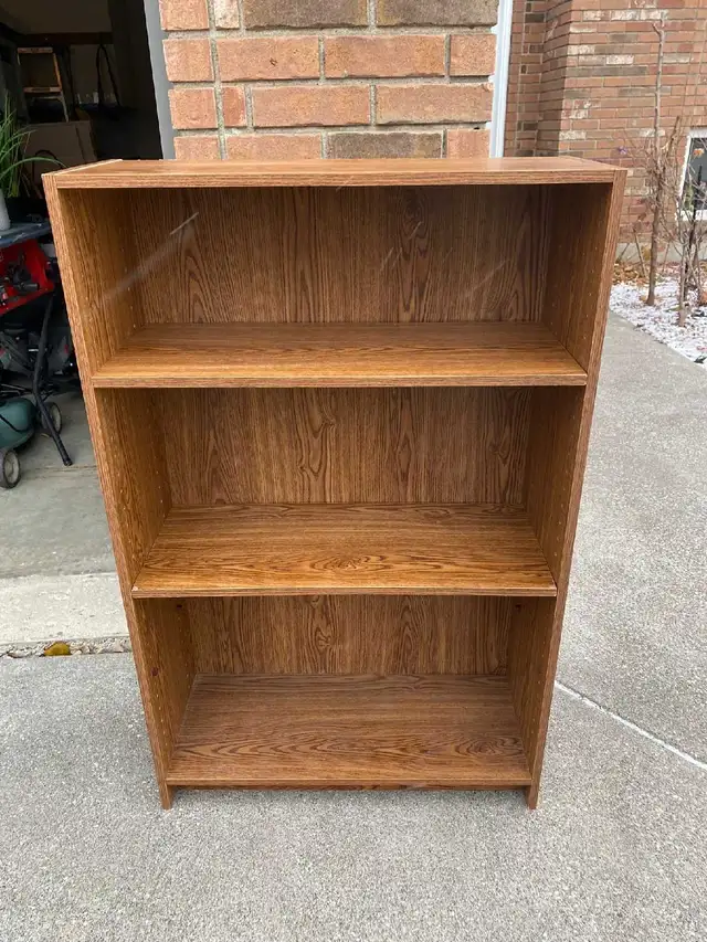 wooden bookshelf bookcase in Bookcases & Shelving Units in Windsor Region - Image 6