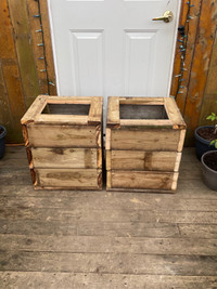 2 flower boxes 