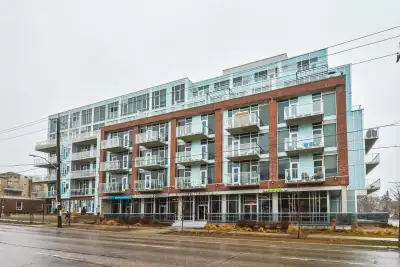 Bright 1 Bedroom + Den Condo with Parking in a Prime Waterloo Location Location, Location, Location!...