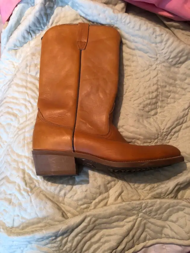 Women’s leather cowboy boots in Women's - Shoes in Markham / York Region - Image 4