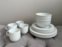 Crate and Barrel Round 16-Piece Dinnerware Set