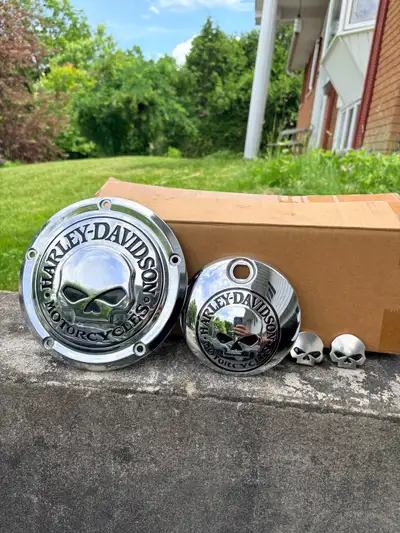 Many parts from a 2019 Street Glide. Original Speakers, (replaced with Stage 2), air shock pump, der...