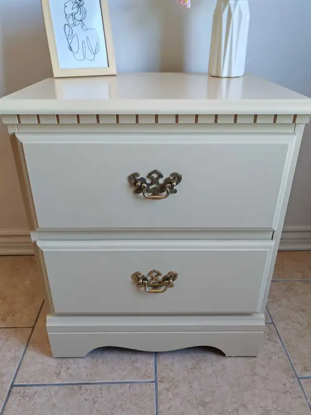 Side Table/Nightstand in Coffee Tables in Ottawa - Image 3