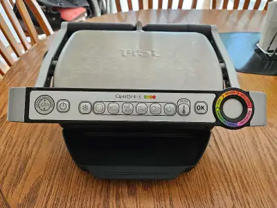I rarely used this grill. Original booklets and quick charts included. $269.99 at Canadian Tire. $70...
