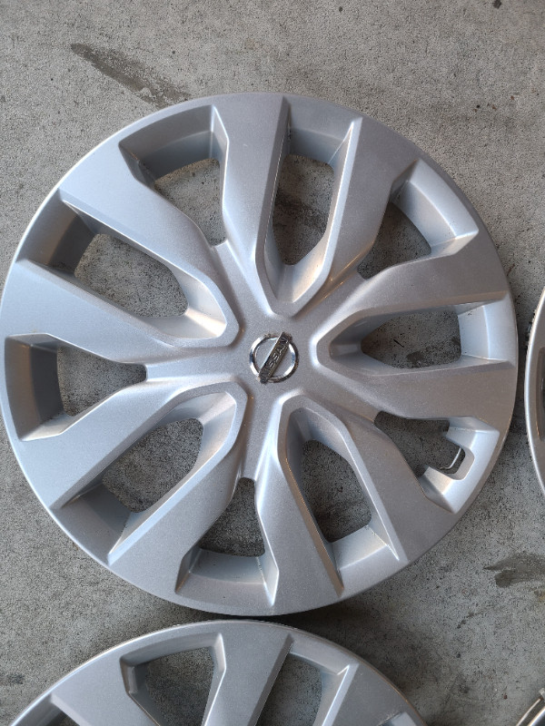 4x17-inch wheel covers (2014-2020 Nissan Rogue) dans Pneus et jantes  à Longueuil/Rive Sud - Image 2