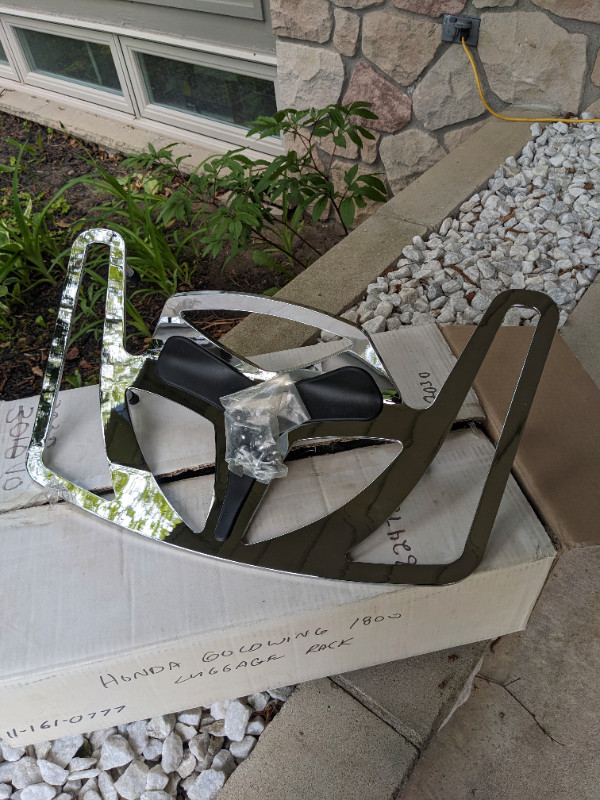 Honda Gold Wing 1800 Premium Luggage Rack in Motorcycle Parts & Accessories in Guelph - Image 2