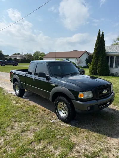 2007 ford ranger super cab. -4x4 -A/C works good -Manuel transmission -level 2 ranger package -engin...