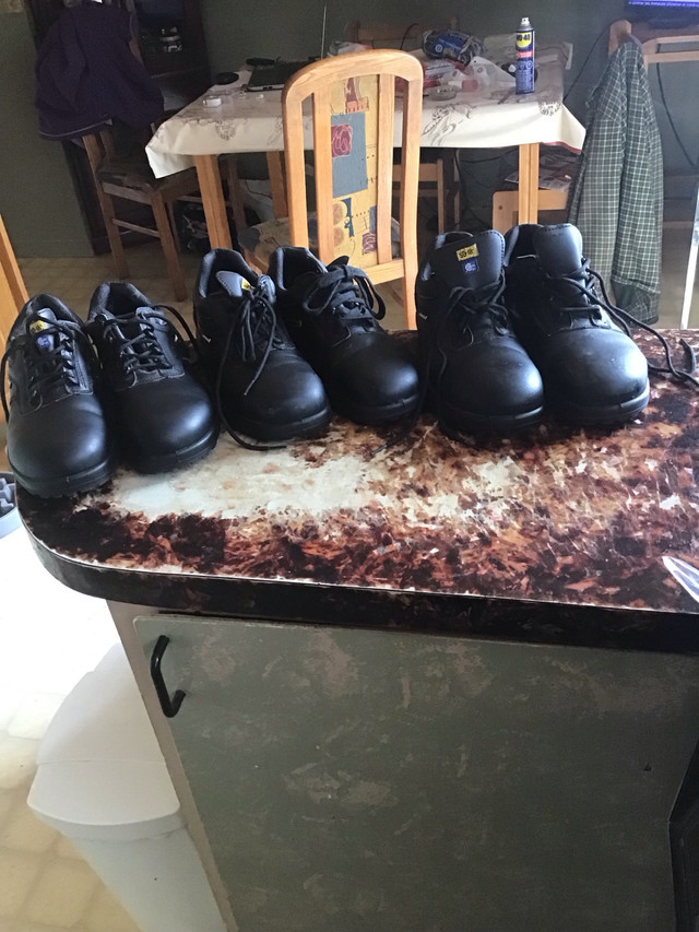 chaussures de sécurité avec cap d’acier pour homme  50$ chaque  in Men's Shoes in Longueuil / South Shore