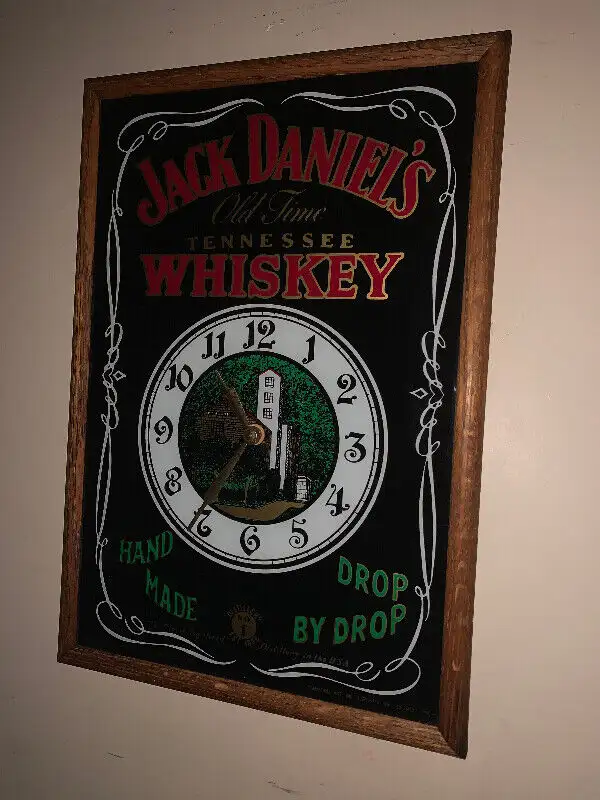 Vintage Jack Daniels Bar mirror clock Mint in Arts & Collectibles in Calgary - Image 4