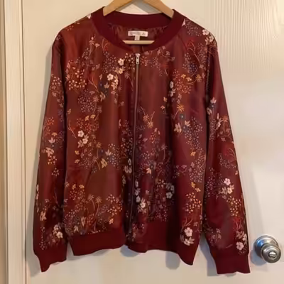 Beautiful bomber jacket! Size XL. No pockets. Time for a new home!