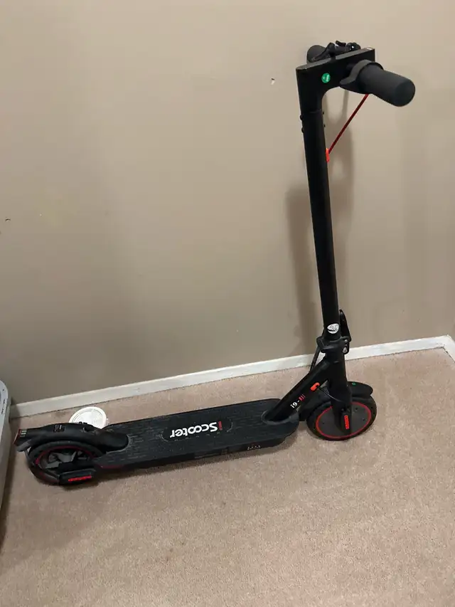 Electric Scooter ( Used 4 Time the box is available ) like new in Scooters & Pocket Bikes in London - Image 2