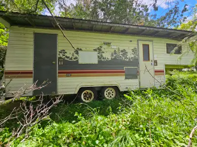 1987 Prowler Lynx 5th Wheel - 24 foot. Asking $1600. Located in Cannington, ON. Buyer must arrange p...