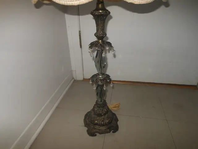 Antique Table Lamps in Indoor Lighting & Fans in City of Montréal - Image 10