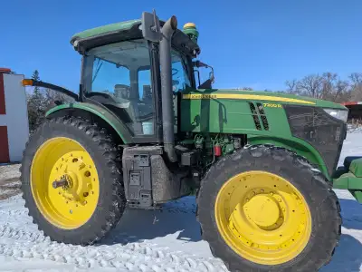 2012 John Deere 7200R. AutoQuad Plus transmission, pre DEF, large 1000 PTO,7 inch screen, 3 point, 4...