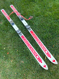 Kneissl Short   Star Skis 67    Inch with Step In Bindings