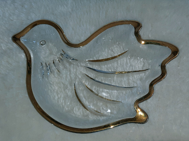 Vintage Mikasa Clear Glass Dove Dish, Gold Rim for Candy in Kitchen & Dining Wares in Oakville / Halton Region - Image 2