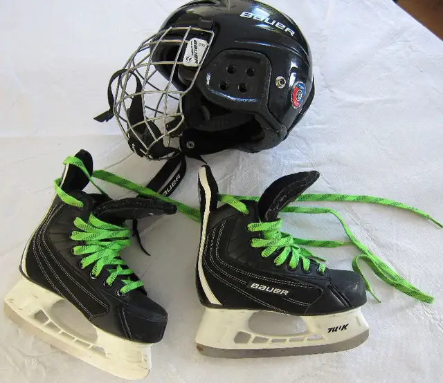 BAUER SKATES FOR KIDS BOY 5 TO 8 YRS OLD SIZE 2 in Hockey in Ottawa - Image 10