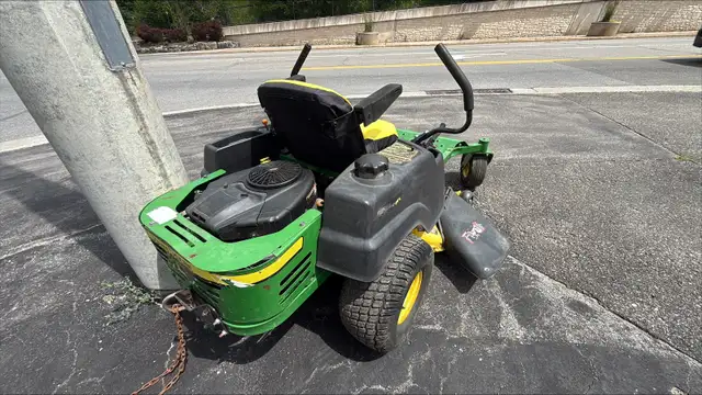 John Deere Z245 zero turn lawn mower in Lawnmowers & Leaf Blowers in Mississauga / Peel Region - Image 4