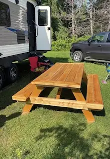 table pour enfant en cèdre 3pied de long 200$ tout option inclus 4pied de long 250$ tout option incl...