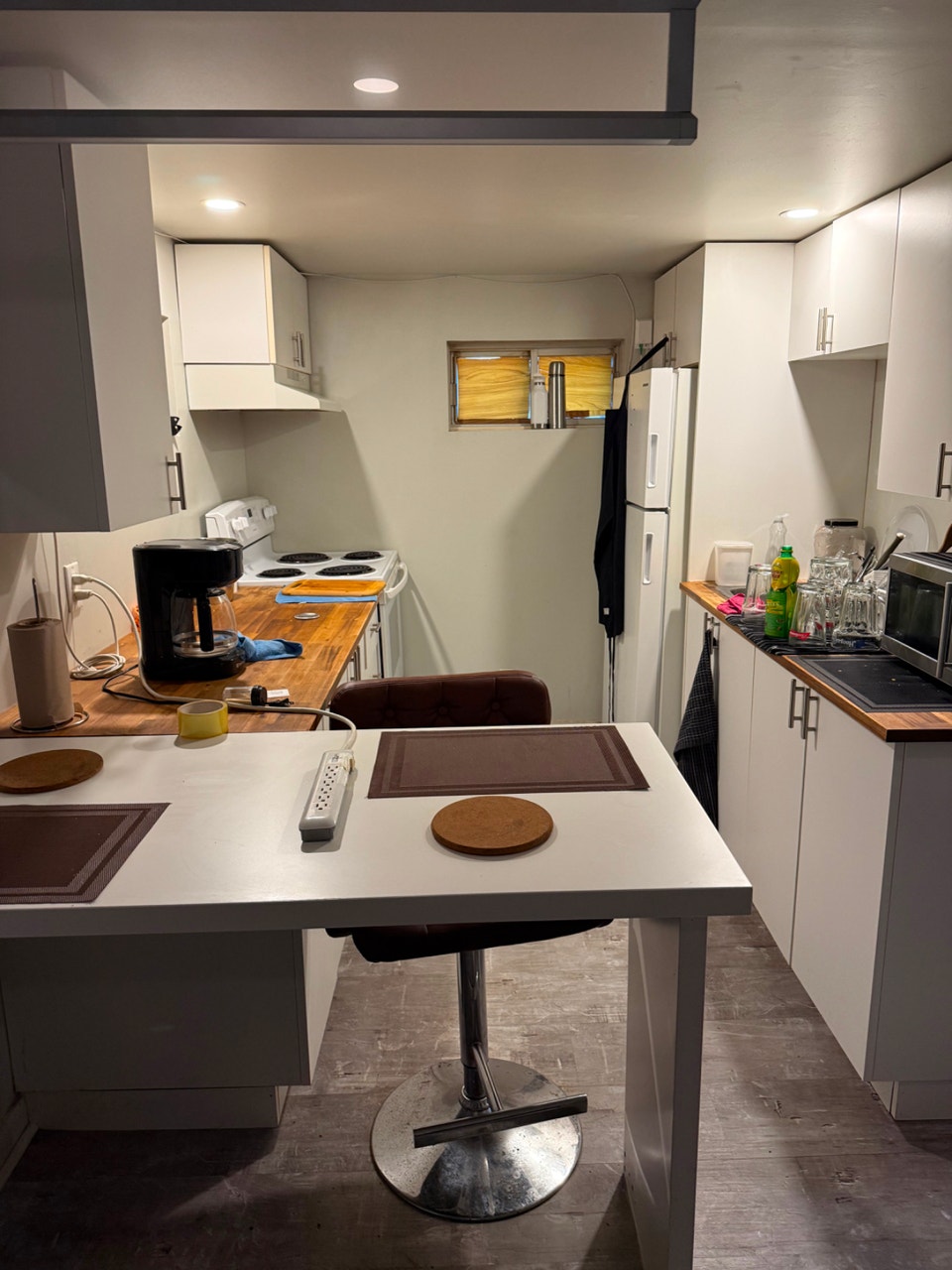 2 1/2 in NDG quiet street. Very clean. 1100 $/month 4