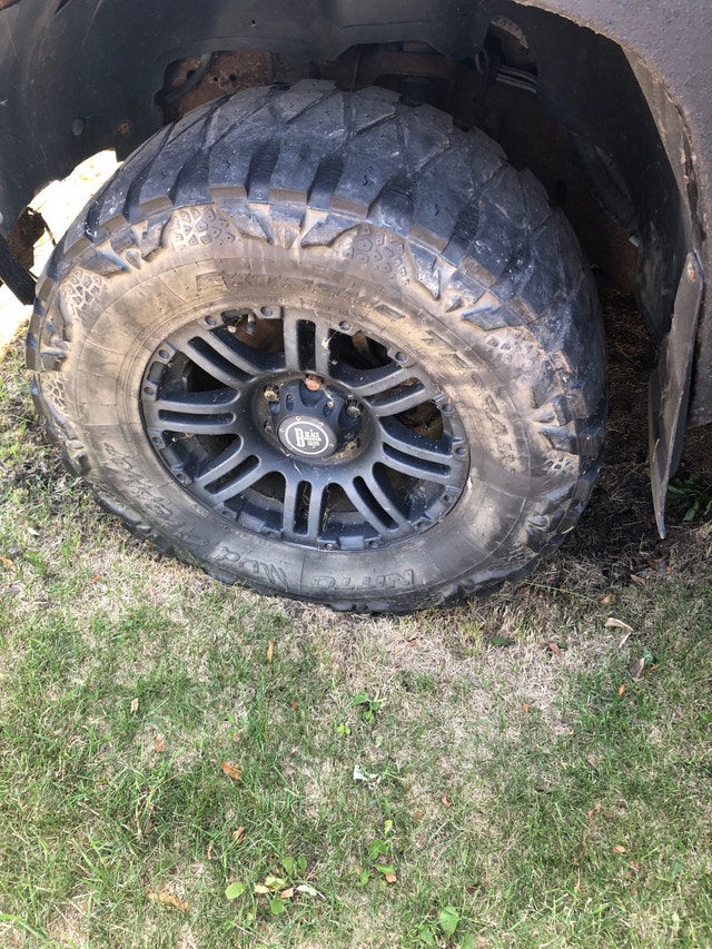 GMC, 2001, 5.3, 4x4, 1800 obo, tow mirrors, 18” black iron rims Cars