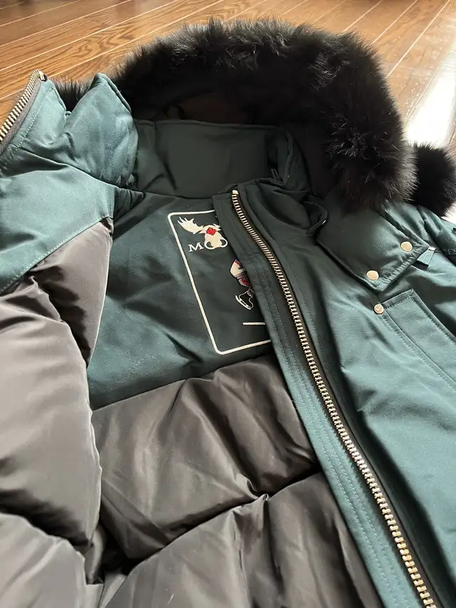 Moose knuckles UNISEX ORIGINAL BOMBER FUR large size in Kids & Youth in Oakville / Halton Region - Image 4