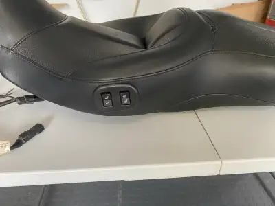 Harley cvo leather heated seat. Best seat I ever owned List price was $1800 looking for $750. Fits 0...