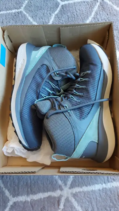 Columbia women's hiking shoes size 9.5, View more