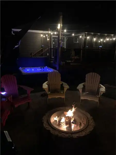 family cottage for rent, with hot tub in Ontario in Canada - Image 2