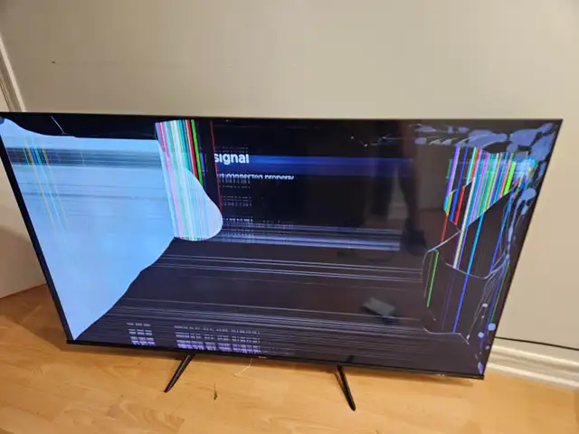 65" Hisense TV For Parts in General Electronics in Markham / York Region - Image 2